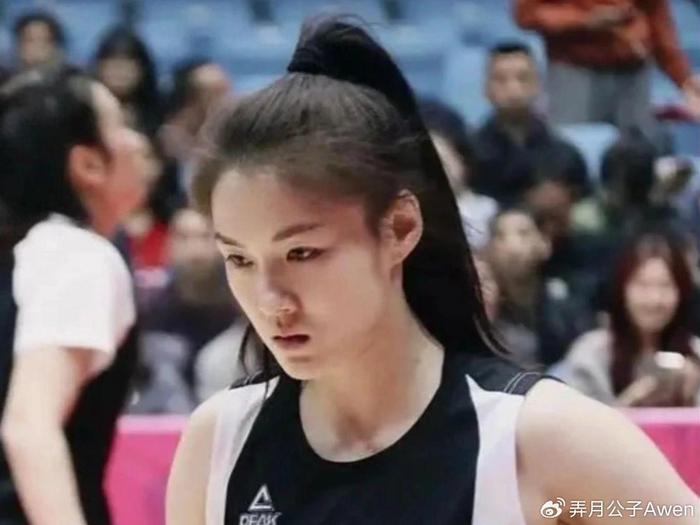 leyu公司-光漂亮有什么用？5中1+正负值最低，球迷：回去看王思雨的比赛录像|张曼曼|女篮|宫鲁鸣|中国女篮|国家队_新浪体育_新浪新闻